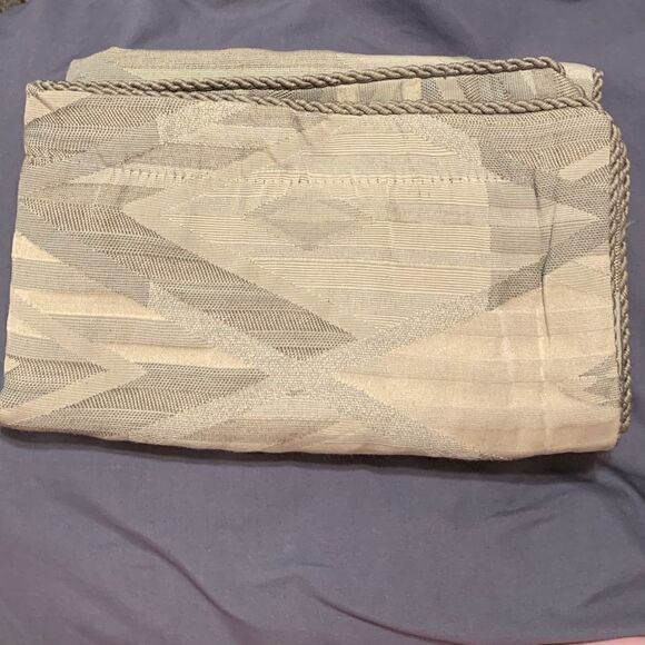 🌸 LNT Home Valance, Bed Skirt and Pillow Sham - Picture 2 of 16